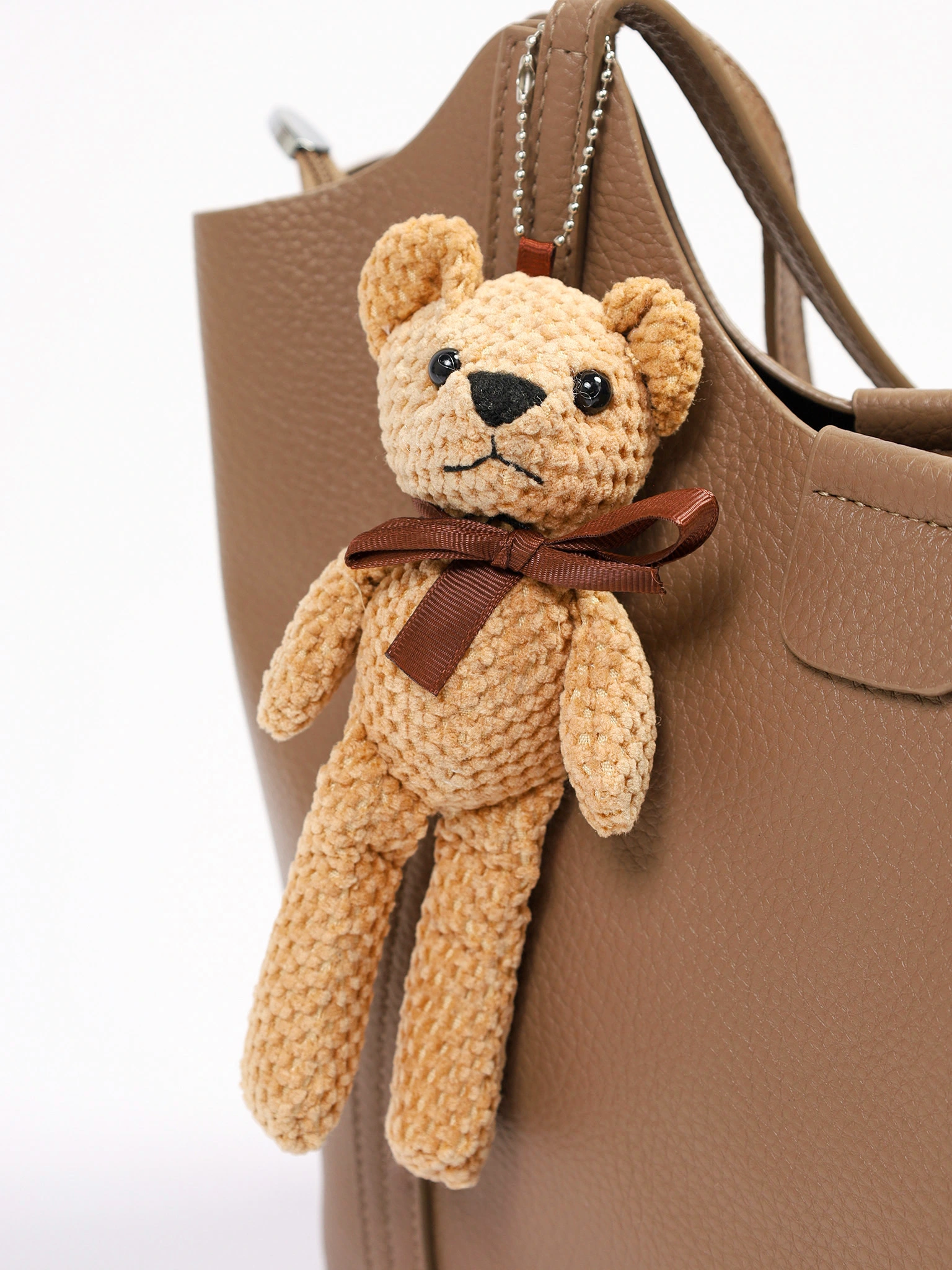 Сумка-тоут с плоскими ручками с брелком-медвежонок в ассортименте